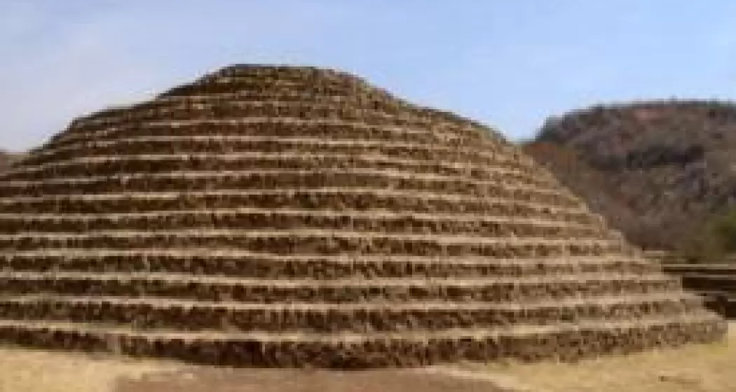 Piramide-zona-arqueologica