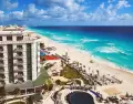 La cl�sica postal de Canc�n: Zona Hotelera y mar Caribe desde el aire.