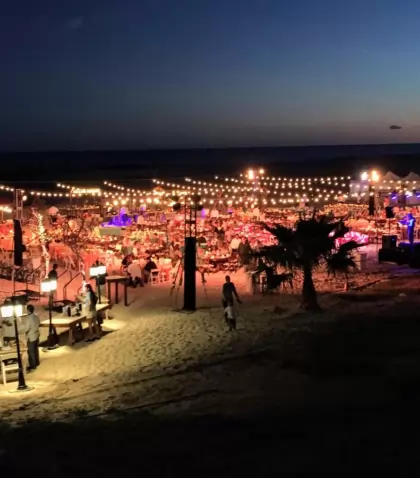 Restaurante al aire libre con vista al mar en Los Cabos