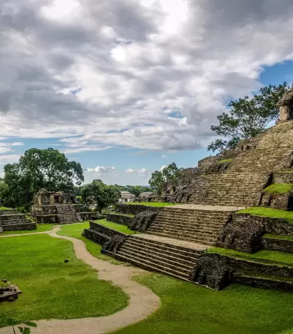 Las Ruinas de Palenque combinan historia maya, selva y arquitectura ancestral en uno de los paisajes m�s impactantes de M�xico.