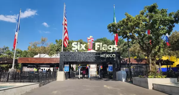 Entrada al parque Six Flag M�xico