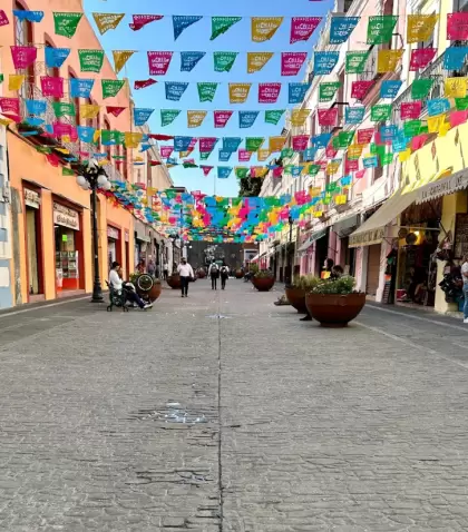 calle-de-los-dulces-puebla