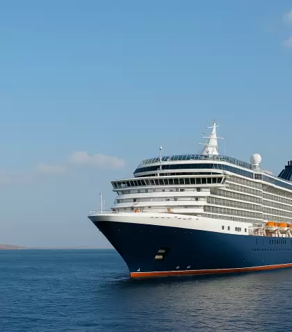 Primer viaje internacional en crucero: barcos modernos, mar abierto y nuevos destinos por descubrir.