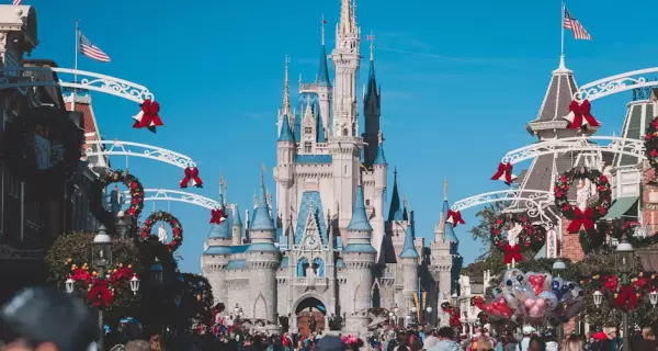 Disney tambi�n ofrece experiencias exclusivas para adultos: gastronom�a, vida nocturna, tours y relax m�s all� de los parques.