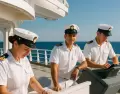 Miembros de la tripulaci�n durante una jornada de trabajo a bordo: entrenamiento intensivo, disciplina y pasi�n por el servicio.