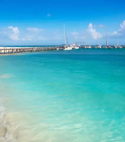 En la Riviera Maya, la selva, la playa y la historia maya se encuentran para regalar una experiencia �nica.
