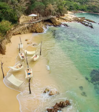 Este peque�o para�so al sur de Puerto Vallarta est� compuesto por un conjunto de 4 peque�as playas enclavadas entre salientes rocosas y la exuberante