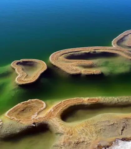 Hierve el Agua sorprende por su paisaje �nico y vistas abiertas del valle.