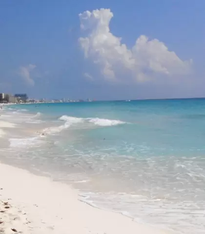 En Canc�n, las playas p�blicas ofrecen una alternativa m�s tranquila para disfrutar del Caribe mexicano sin depender de tours costosos.