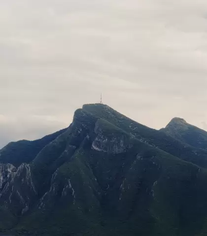 Monterrey combina ciudad moderna con un entorno natural imponente.