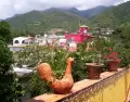 Ajijic combina arte, color y tranquilidad junto al lago.