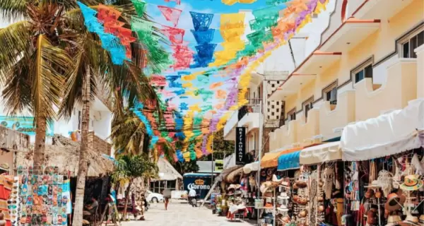 El centro de Playa del Carmen concentra movimiento, servicios y cercan�a a la playa.