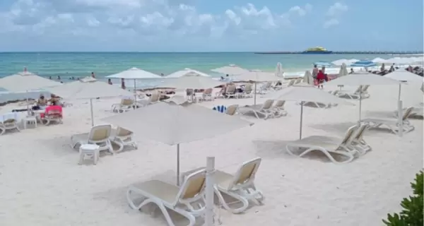 Playa Mamitas es una de las playas m�s c�ntricas y activas del destino.