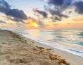 Las primeras horas del d�a son ideales para caminar la playa con tranquilidad.