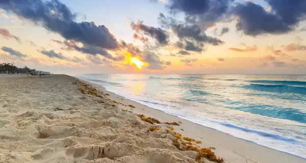Las primeras horas del d�a son ideales para caminar la playa con tranquilidad.