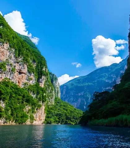 El Ca��n del Sumidero es uno de los grandes paisajes naturales de Chiapas.