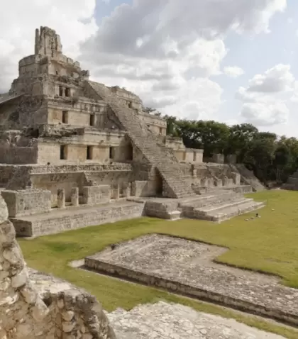 La zona arqueol�gica de Tulum se ubica sobre un acantilado frente al mar.