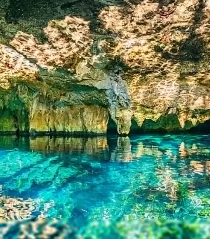 El Gran Cenote es uno de los m�s visitados y accesibles de la zona.