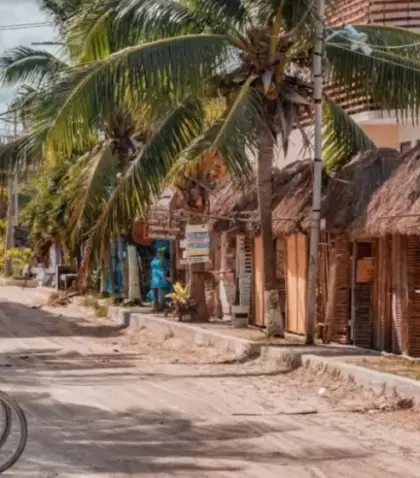 El centro de Holbox mantiene un ritmo isle�o y relajado.