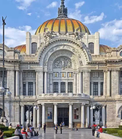 Viajar barato en M�xico recorriendo el centro hist�rico a pie.