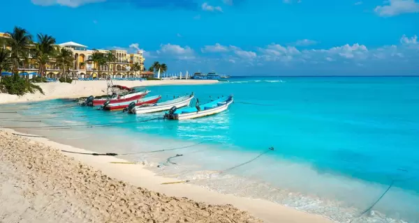 Costa de Yucat�n: mar sereno y clima c�lido para disfrutar en cualquier temporada.