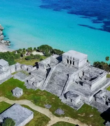 En Zona Arqueol�gica de Tulum, recorrer las ruinas frente al mar Caribe combina historia y vistas �nicas.