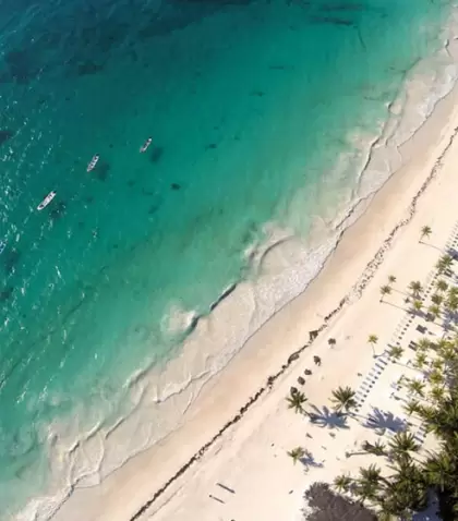 Playa del Caribe mexicano vista desde el aire, en la costa de Quintana Roo.