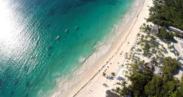 Playa del Caribe mexicano vista desde el aire, en la costa de Quintana Roo.