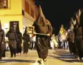 Semana Santa en Taxco con procesi�n religiosa en calles coloniales.