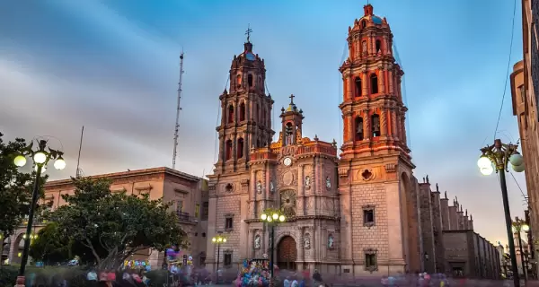 La ciudad de San Luis de Potos� acoge en Semana Santa la emblem�tica Procesi�n del Silencio.