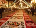 Durante Semana Santa, las calles del centro hist�rico de Oaxaca se llenan de coloridas alfombras de aserr�n.