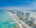 Canc�n ofrece playas de aguas tranquilas en el Caribe mexicano, ideales para disfrutar en familia.