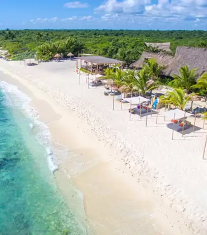 En Canc�n, las playas del Caribe mexicano despliegan aguas turquesas y arena blanca, un escenario que invita a disfrutar sin apuro.