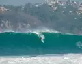 Las grandes olas de Puerto Escondido desaf�an a surfistas de todo el mundo.