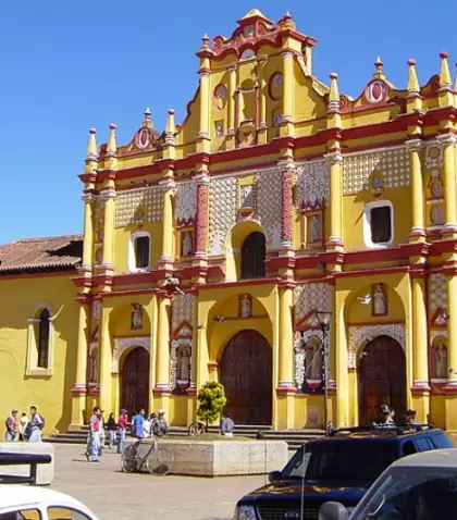 Catedral de San Crist�bal de Las Casas, vista desde el palacio municipal.