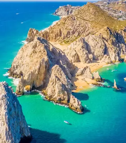 Mar turquesa y monta�as des�rticas en Playa Balandra.