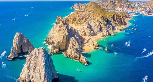 Mar turquesa y monta�as des�rticas en Playa Balandra.