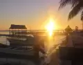 Desde el Boulevard de la Marina, en Isla Aguada, el sol desciende sobre el horizonte y regala una postal serena de la costa campechana.