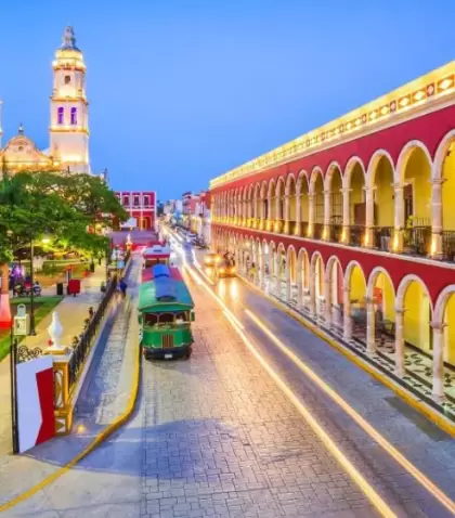 Campeche despliega su encanto entre calles coloniales, casas coloridas y el mar como tel�n de fondo.
