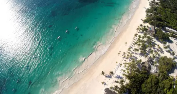 Tulum muestra dos formas de vivir el viaje: en pareja o con amigos, el destino se transforma seg�n la compa��a.