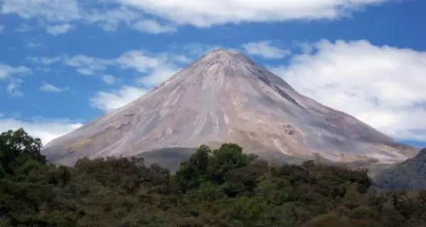 Volc�n de Fuego, naturaleza en movimiento que deja huella.