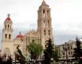 La Plaza de Armas y la imponente Catedral de Santiago, coraz�n hist�rico de la ciudad.