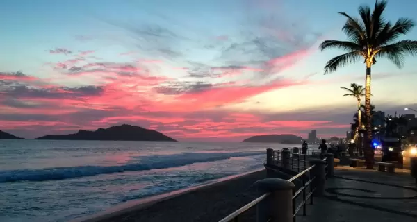 Pasear por el Malec�n de Mazatl�n es disfrutar de vistas al mar, esculturas y la brisa del Pac�fico.