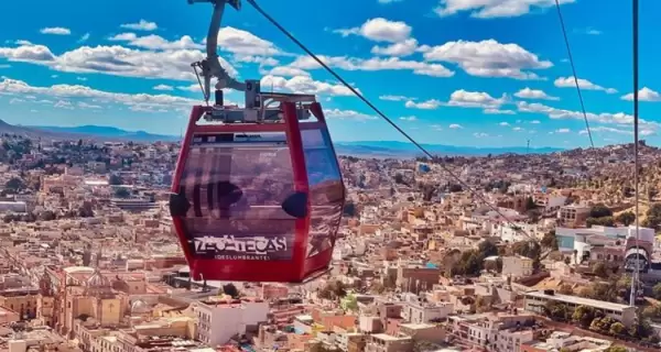 Sobrevolar la ciudad en el Telef�rico de Zacatecas transforma el paseo en experiencia.