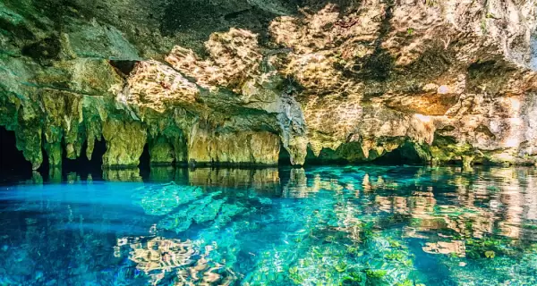Entre selva y silencio, estos cenotes poco conocidos cerca de Tulum ofrecen aguas cristalinas y un refugio natural lejos del bullicio.