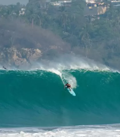 Zicatela, en Puerto Escondido, desaf�a a los surfistas con olas imponentes que hacen del Pac�fico un escenario extremo e inolvidable.