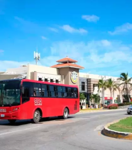 En Canc�n, colectivos y taxis conectan playas y centro: elegir bien c�mo moverse cuida el presupuesto.