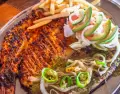 En Puerto Escondido, el pescado a la talla resume una cocina directa, sabrosa y profundamente local.