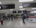 En Aeropuerto Internacional de la Ciudad de M�xico, el sector de migraciones marca el inicio del viaje, entre el flujo constante de viajeros.