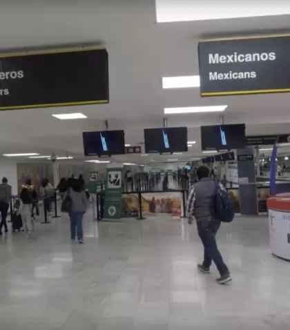 En Aeropuerto Internacional de la Ciudad de M�xico, el sector de migraciones marca el inicio del viaje, entre el flujo constante de viajeros.